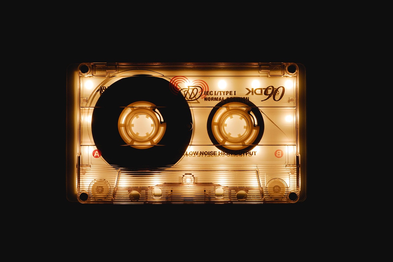 RadioIA: Navigating Niche Audio for Professionals